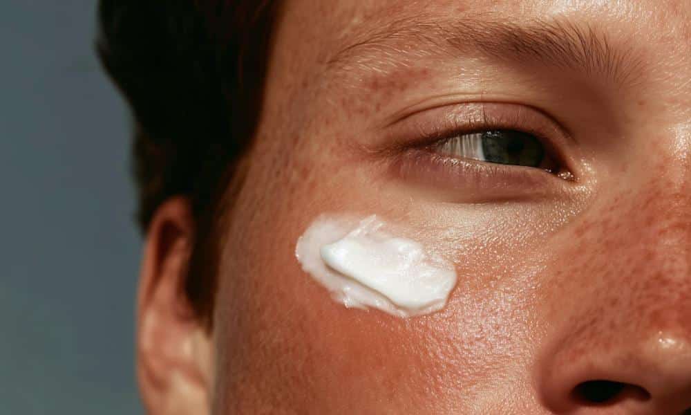 Jak prawidłowo dobierać kosmetyki do typu cery? Przewodnik dla początkujących